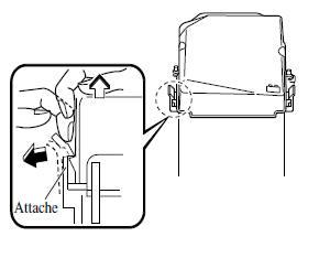 Mazda 5. Retrait du couvercle de batterie