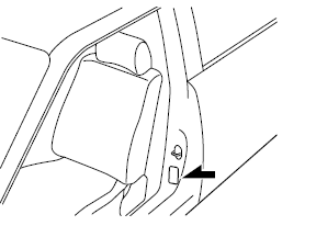 Mazda 5. Etiquette de pressions de gonflage des pneus